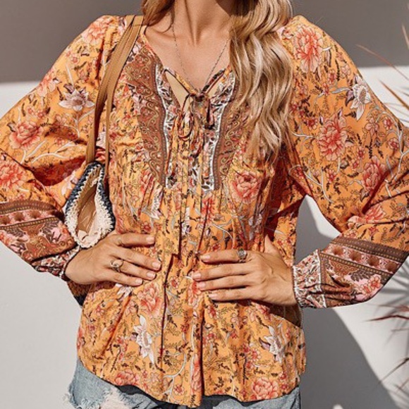 Last 1! NWT Boho Floral Print Top - Picture 2 of 3